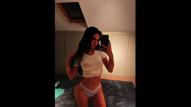 Ece Ronay Yeni İfşa — Seffaf Crop Mavi Tanga - Türk İfşa İzle