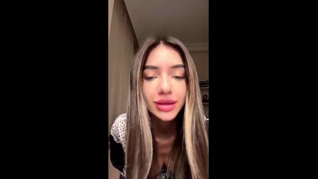 Elanur Ayan İfşa Videosu · Desenli Robe Siyah Tanga Açma