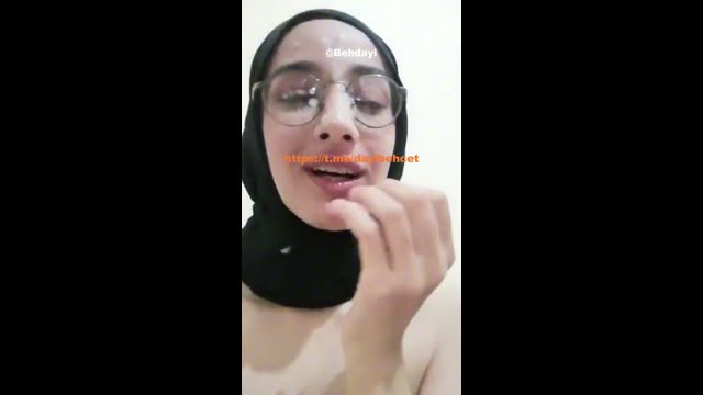 Turbanli Sevim İfşa — Gozluklu Dudak Buzuyle - Türbanlı Videoları